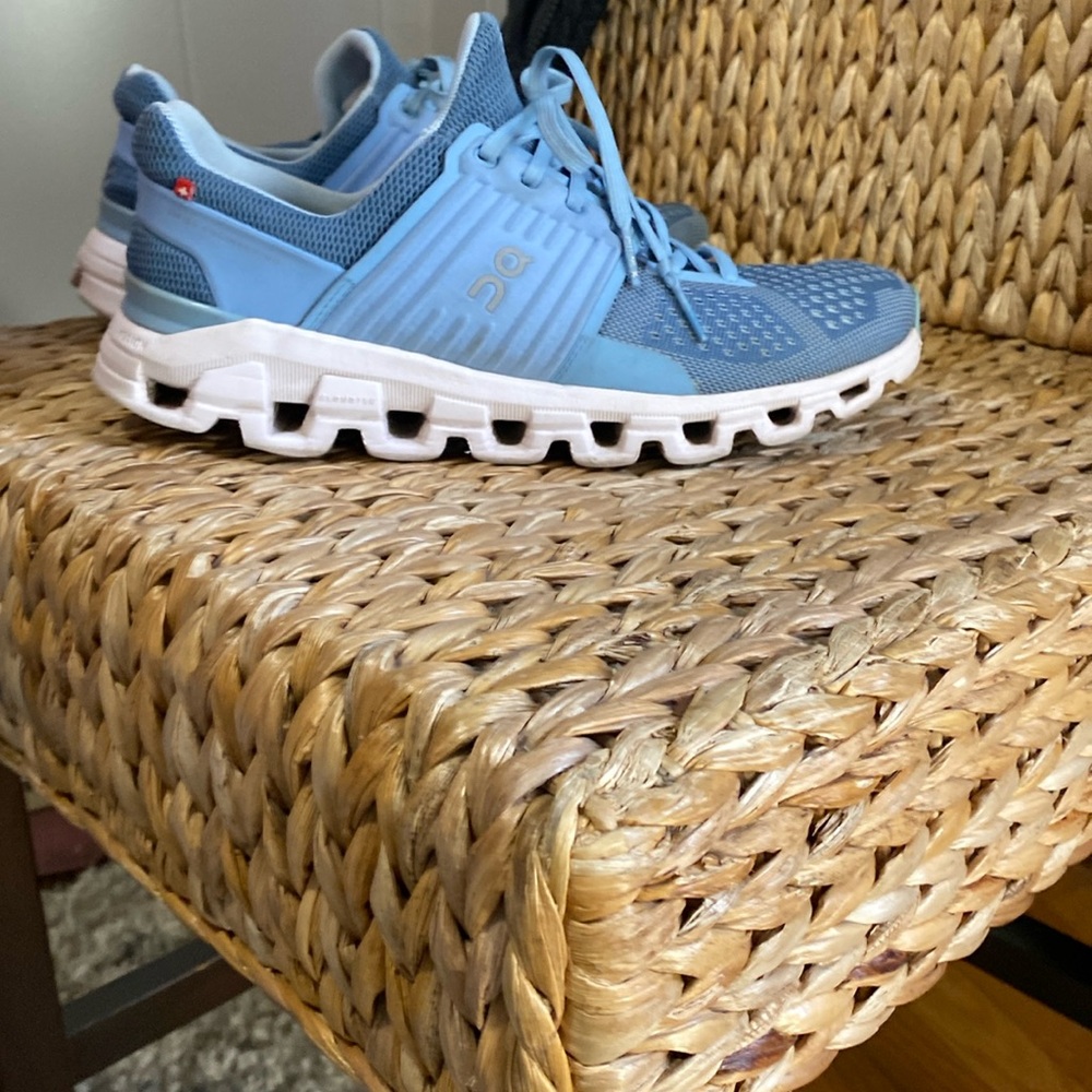 Cloudswift  Lake Sky. size 8.5 and in good condition with some wear on the soles